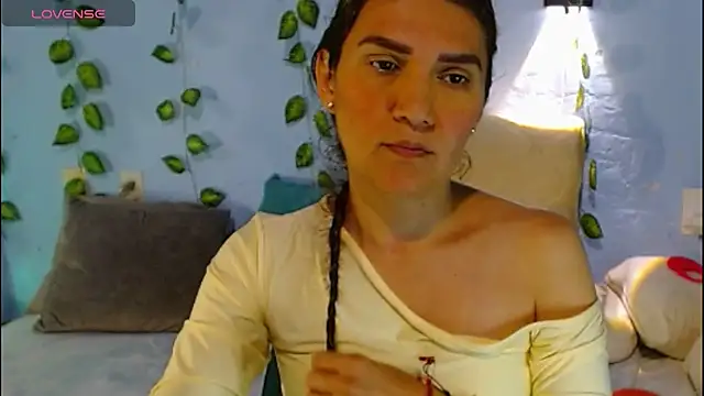 Snapshot of venus_swet_ chatting on April 26, 2026, 12:52 am venus swet online show from April 26, 2026, 12:52 am