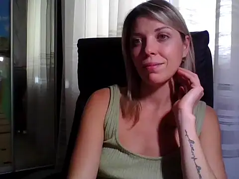 Snapshot of VelvetLove287 chatting on October 10, 2025, 2:29 pm VelvetLove287 online show from October 10, 2025, 2:29 pm