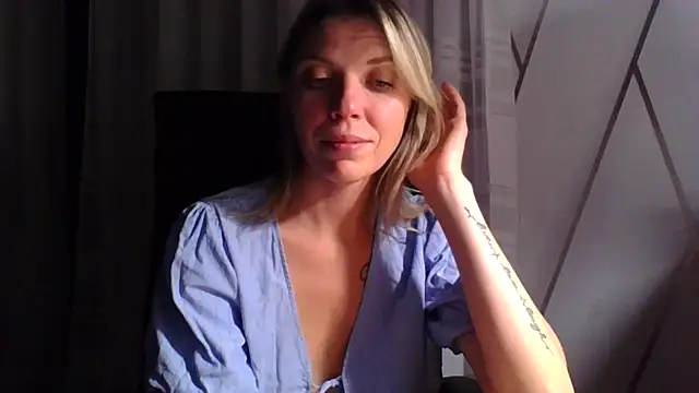 Snapshot of VelvetLove287 chatting on October 18, 2025, 7:16 pm VelvetLove287 online show from October 18, 2025, 7:16 pm