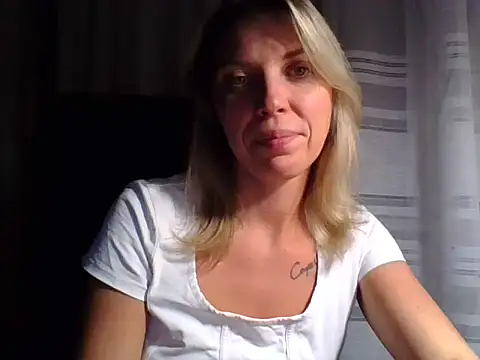 Snapshot of VelvetLove287 chatting on October 6, 2025, 6:52 pm VelvetLove287 online show from October 6, 2025, 6:52 pm