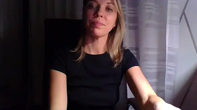 Snapshot of VelvetLove287 chatting on November 10, 2025, 8:25 pm VelvetLove287 online show from November 10, 2025, 8:25 pm