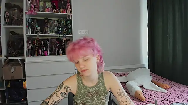 School Love online show from March 13, 2026, 7:13 am