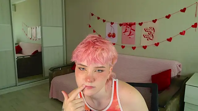 School Love online show from September 21, 2025, 11:04 am