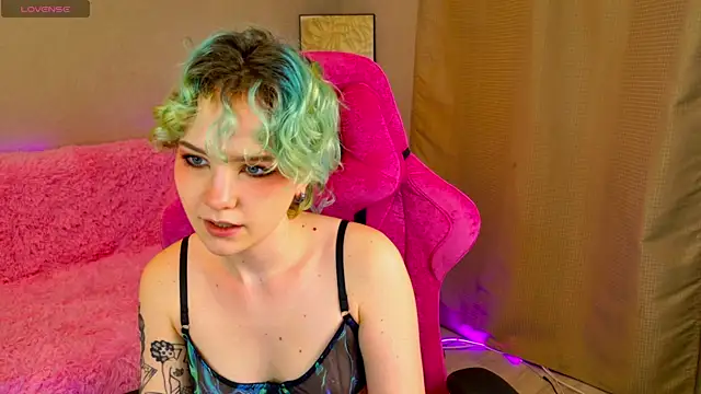 School Love online show from February 4, 2025, 1:38 pm