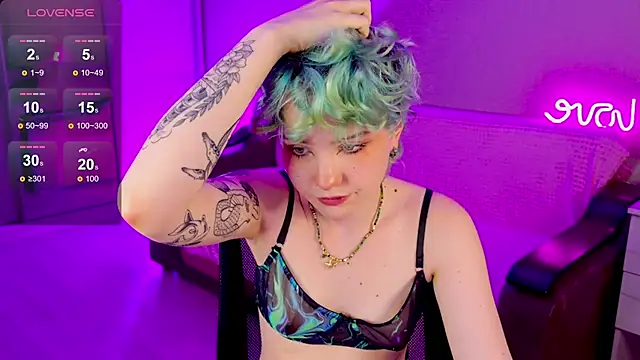 School Love online show from January 17, 2025, 4:15 pm