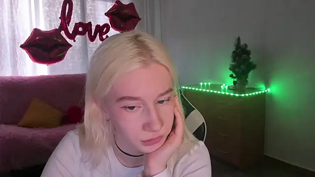 Snapshot of EnigmaSee chatting on February 24, 2026, 9:43 am EnigmaSee online show from February 24, 2026, 9:43 am