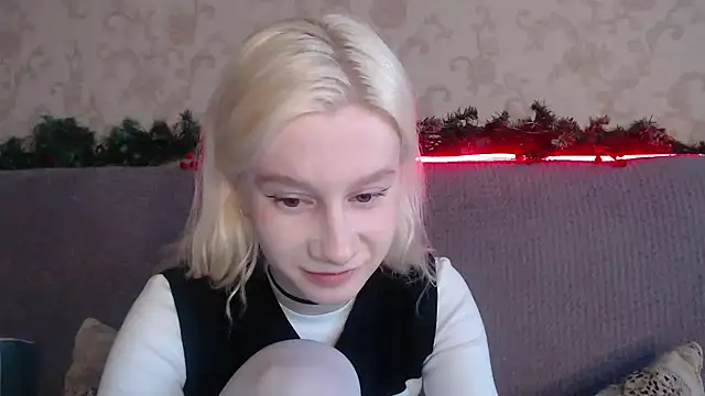 Snapshot of EnigmaSee chatting on February 6, 2026, 2:51 am EnigmaSee online show from February 6, 2026, 2:51 am