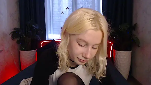 Snapshot of EnigmaSee chatting on February 1, 2026, 9:07 am EnigmaSee online show from February 1, 2026, 9:07 am