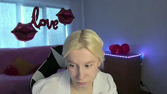 Snapshot of EnigmaSee chatting on February 13, 2026, 9:31 am EnigmaSee online show from February 13, 2026, 9:31 am