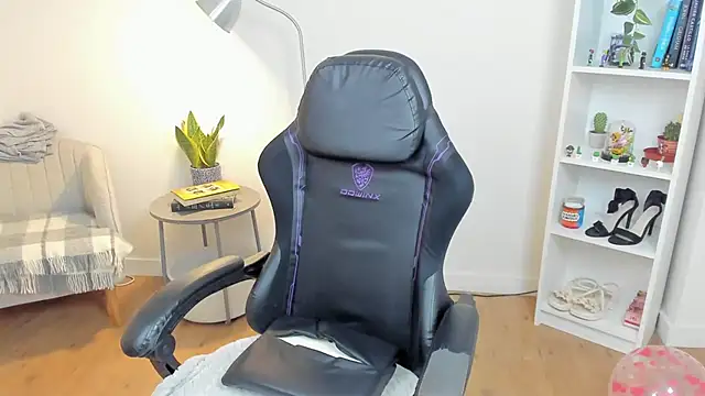  BellaEvans  online show from November 10, 2025, 5:45 am