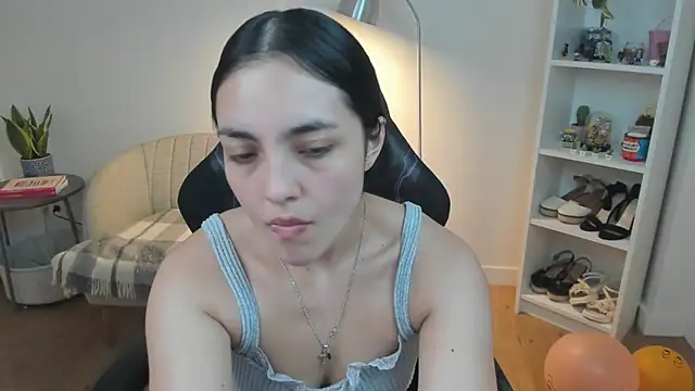 Snapshot of _BellaEvans_ chatting on March 23, 2026, 5:51 am BellaEvans online show from March 23, 2026, 5:51 am