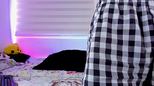 Snapshot of aldrinwhite chatting on October 7, 2025, 5:03 pm aldrinwhite online show from October 7, 2025, 5:03 pm