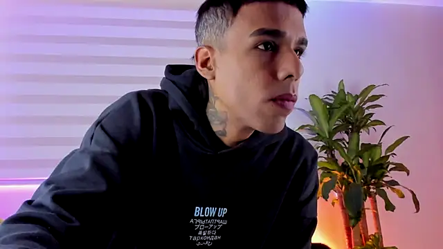 Snapshot of aldrinwhite chatting on October 8, 2025, 6:19 pm aldrinwhite online show from October 8, 2025, 6:19 pm