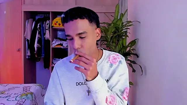 Snapshot of aldrinwhite chatting on November 17, 2025, 7:29 pm aldrinwhite online show from November 17, 2025, 7:29 pm