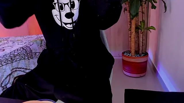 Snapshot of aldrinwhite chatting on November 19, 2025, 2:39 pm aldrinwhite online show from November 19, 2025, 2:39 pm