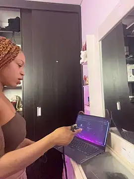 Snapshot of Melany_Williams chatting on May 18, 2026, 2:44 pm Melany Williams online show from May 18, 2026, 2:44 pm