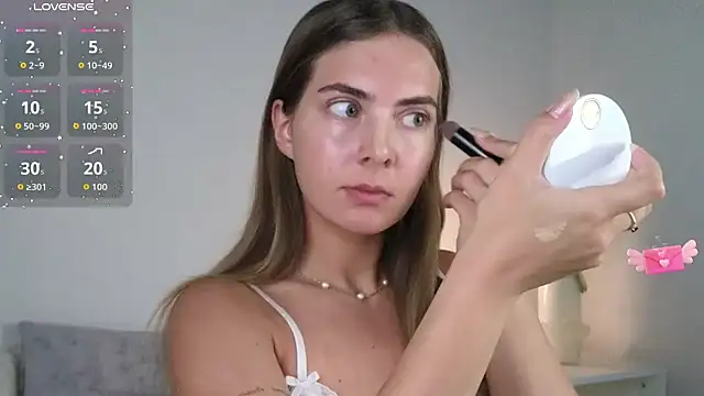 chloi hes online show from October 12, 2025, 11:55 am