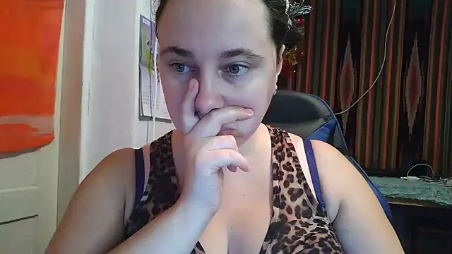 Cora Maro online show from October 17, 2025, 12:51 pm