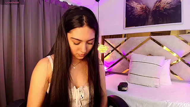 Emelie Ch1 online show from May 3, 2026, 9:03 am