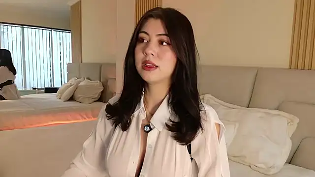 Zoe Benson online show from November 11, 2025, 1:17 pm