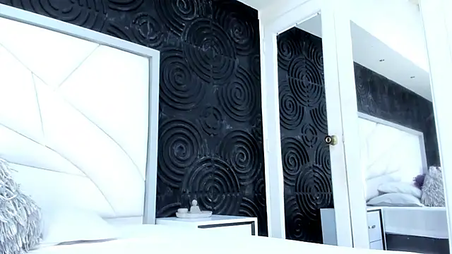 Snapshot of AbigailWilliams_ chatting on October 20, 2025, 11:11 am AbigailWilliams online show from October 20, 2025, 11:11 am