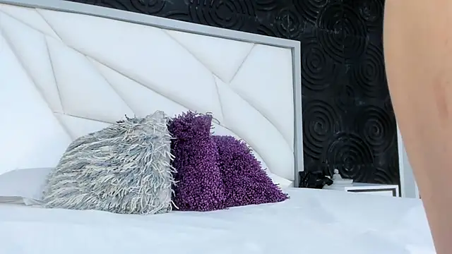 Snapshot of AbigailWilliams_ chatting on October 16, 2025, 11:18 am AbigailWilliams online show from October 16, 2025, 11:18 am