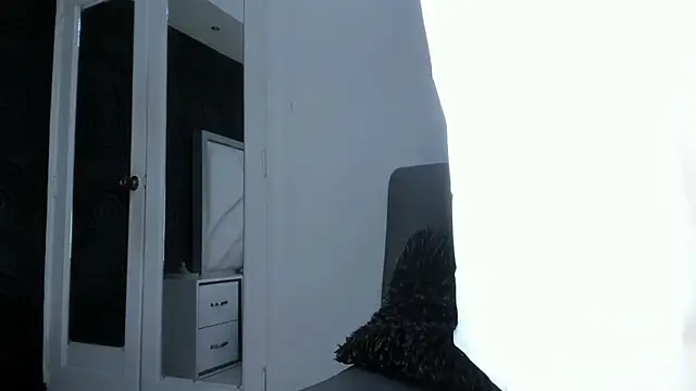 Snapshot of AbigailWilliams_ chatting on October 17, 2025, 11:12 am AbigailWilliams online show from October 17, 2025, 11:12 am