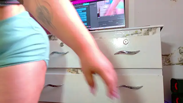 Snapshot of Gaby_Vegaa chatting on October 20, 2025, 10:10 pm Gaby Vegaa online show from October 20, 2025, 10:10 pm