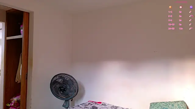 Snapshot of Gaby_Vegaa chatting on November 17, 2025, 10:03 pm Gaby Vegaa online show from November 17, 2025, 10:03 pm