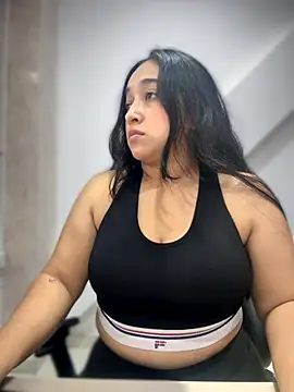 cata megan online show from December 4, 2025, 7:40 am