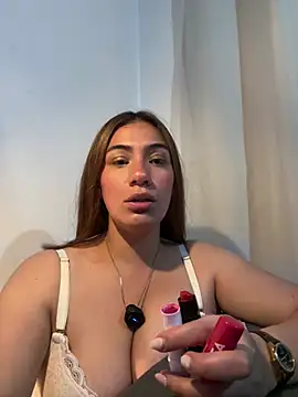 Snapshot of emmily_d chatting on July 18, 2026, 7:44 pm emmily d online show from July 18, 2026, 7:44 pm