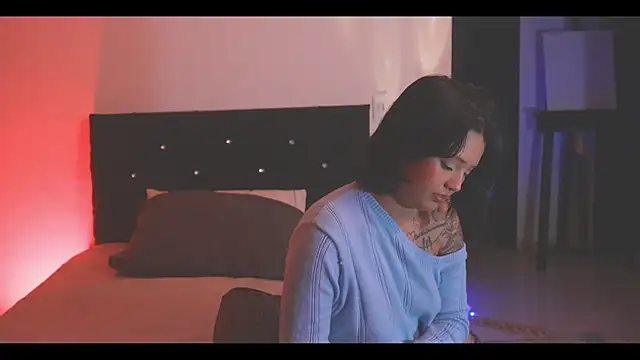 LorenRosse online show from February 6, 2026, 1:23 am