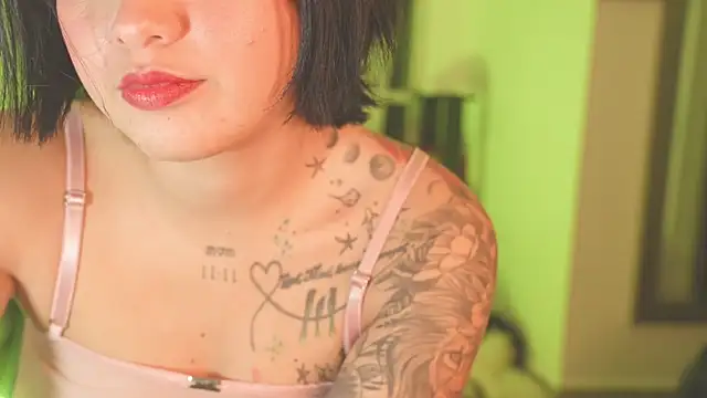 LorenRosse online show from December 1, 2025, 11:27 pm