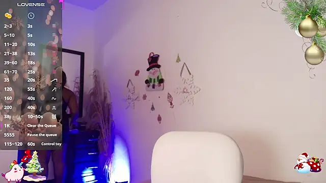 Snapshot of Lauren17_ chatting on December 17, 2024, 8:10 pm Lauren17 online show from December 17, 2024, 8:10 pm