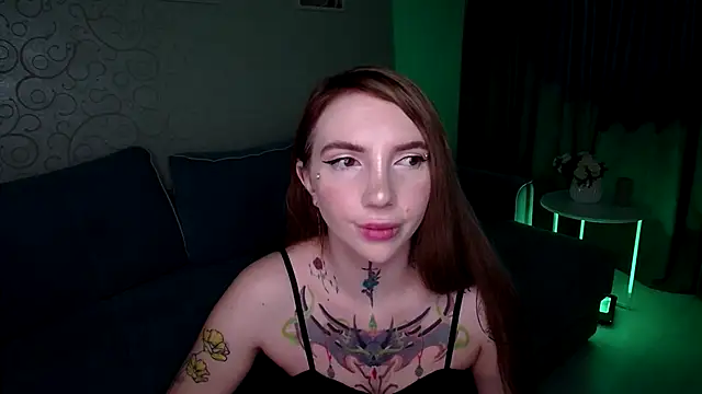 Snapshot of AnneTenet chatting on November 14, 2025, 9:13 am AnneTenet online show from November 14, 2025, 9:13 am