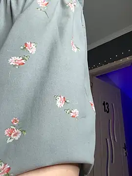 Snapshot of NickiLike chatting on October 10, 2025, 4:52 pm NickiLike online show from October 10, 2025, 4:52 pm