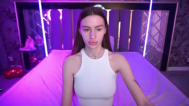 Snow WhiteeeX online show from April 15, 2026, 5:35 am