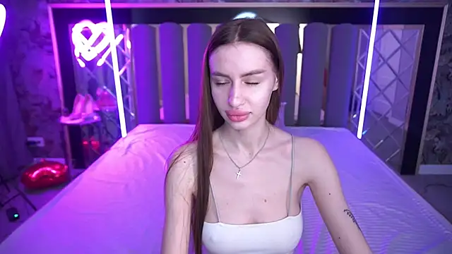 Snow WhiteeeX online show from April 14, 2026, 5:56 am