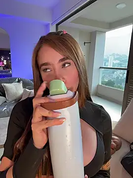 Lanataylor- online show from April 15, 2026, 10:54 pm