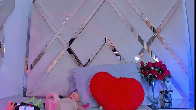 ninaht online show from October 12, 2025, 9:27 pm