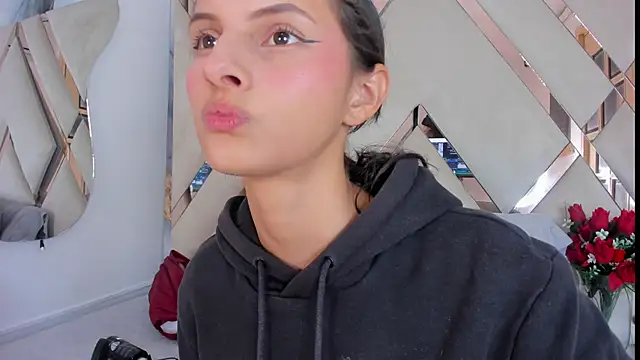 ninaht online show from October 11, 2025, 8:54 pm