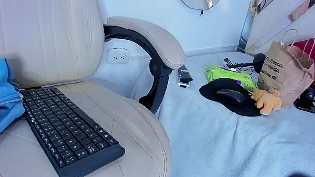 ninaht online show from October 18, 2025, 8:33 pm