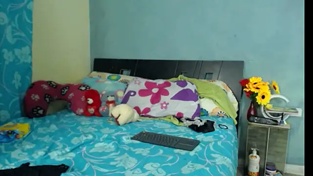 Snapshot of Madison__12 chatting on February 25, 2025, 5:08 am Madison  12 online show from February 25, 2025, 5:08 am