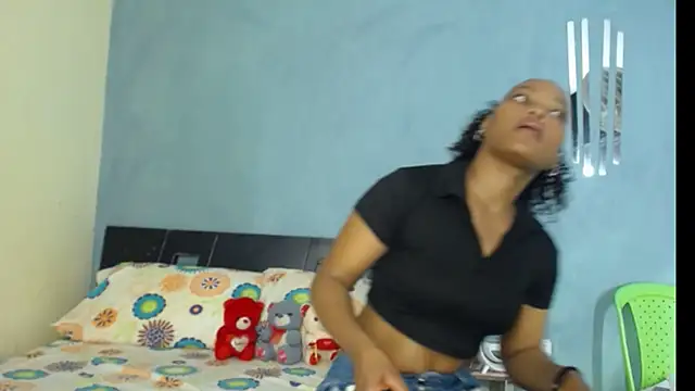 Snapshot of Madison__12 chatting on February 19, 2025, 12:25 am Madison  12 online show from February 19, 2025, 12:25 am