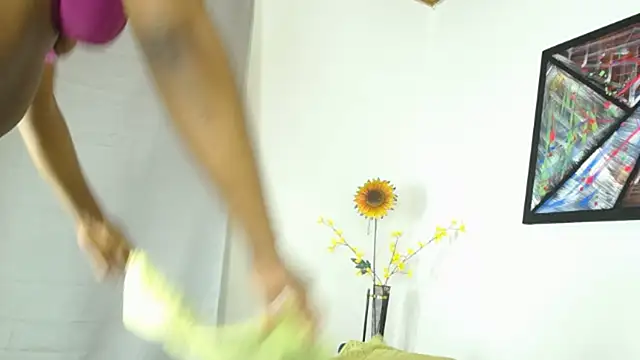 Snapshot of Madison__12 chatting on December 11, 2024, 3:13 am Madison  12 online show from December 11, 2024, 3:13 am