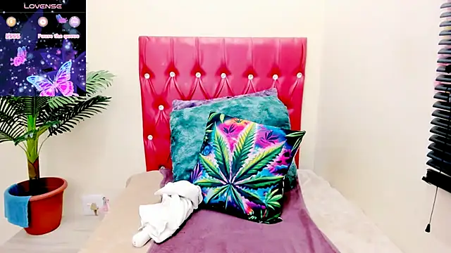 Snapshot of Temptressqeen chatting on November 26, 2025, 5:46 pm Temptressqeen online show from November 26, 2025, 5:46 pm