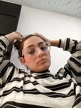 Ary-18 online show from December 1, 2025, 1:45 pm