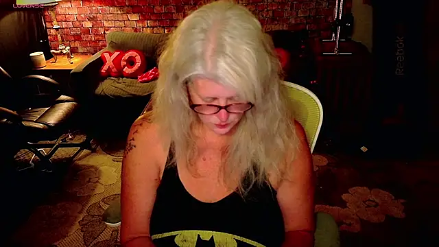 Snapshot of AliceHarlot chatting on February 19, 2026, 5:48 am AliceHarlot online show from February 19, 2026, 5:48 am