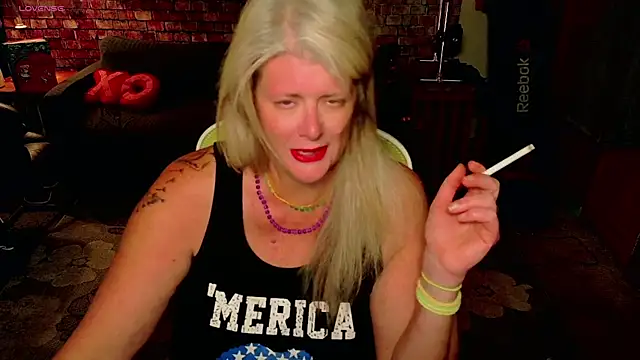 Snapshot of AliceHarlot chatting on February 10, 2026, 3:38 am AliceHarlot online show from February 10, 2026, 3:38 am