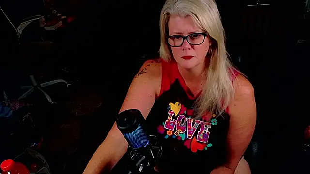 Snapshot of AliceHarlot chatting on March 18, 2026, 3:42 am AliceHarlot online show from March 18, 2026, 3:42 am